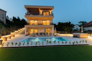 Villa Hills by Iva 