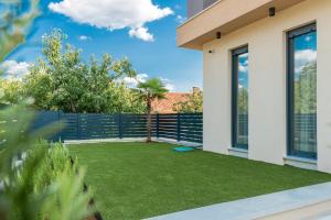 Villa Hills by Iva