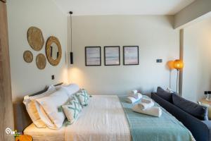 Phevos & Athena - Seaside View Luxury Studio in Nea Makri