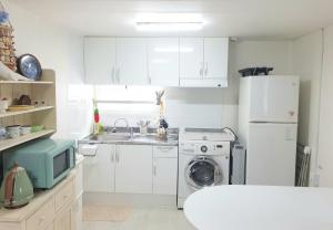 Cheongnyangni Star Whale House & Rooftop