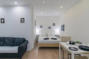 Huszonegy 2 - Center Location AC