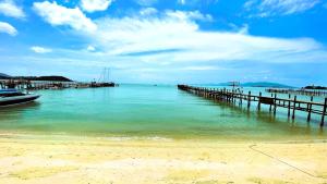 Rockstar Beach Apartments