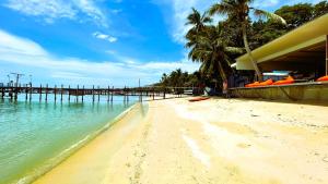 Rockstar Beach Apartments