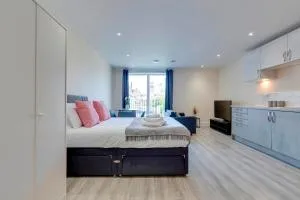 Spacious Comfortable and Modern Studio Unit Pass The Keys - Milton