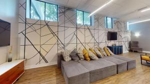 Avenue B152 Perfect 2br! Pool Parking Gym