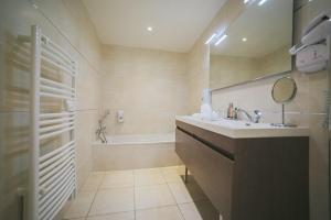 Hotels Holidays & Work HOTEL : Chambre Double de Luxe