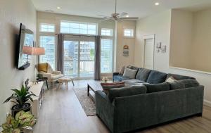 OB304 Shorely Happy