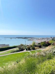 2 The Old Canteen, Two Minute Walk To Beach