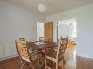 Spacious Home in Windsor with Parking & Garden - Pass the Keys