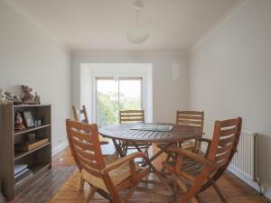 Spacious Home in Windsor with Parking & Garden - Pass the Keys