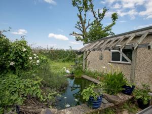 Spacious Home in Windsor with Parking & Garden - Pass the Keys