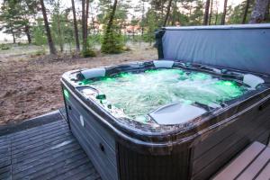 Dirhami jacuzzi villa