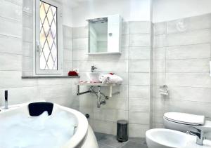 Jacuzzi con Vista Favelas - Il Tuo Rifugio Esotico Urbano