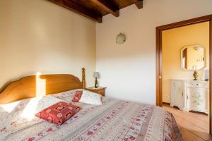 Charming House in Vesime with Shared Pool