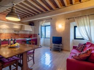 Tuscan Tempo Cozy Medieval Apt in Chianti