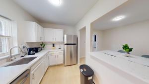 Pine Brook 1322 I Pool Gym I Free Parking !