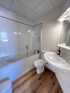 Hotels Couett'Hotel Brest Port de plaisance, Les pieds dans l'eau : photos des chambres