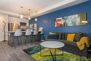 Downtown-smart Tv-king Bed-self Check-in-balcony - 皮阿拉普