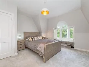 Spacious 4 Bedroom Flat in Stirling - Cambusbarron