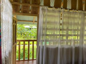Rustic wooden little house close to the beach