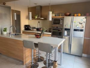 Maisons de vacances Maison avec piscine : photos des chambres