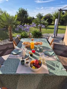 B&B / Chambres d'hotes Les Charmilles : photos des chambres