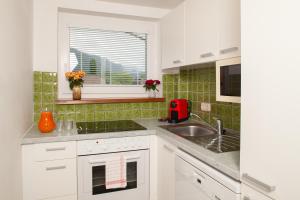 Three-Bedroom Apartment with Balcony room in Seeapartments Kärnten