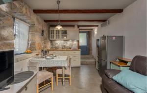 Cozy Home In Veli Dol With Jacuzzi