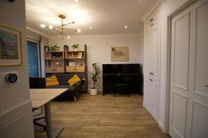 Luxury Surrey Quays Apartment