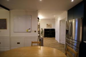 Luxury Surrey Quays Apartment