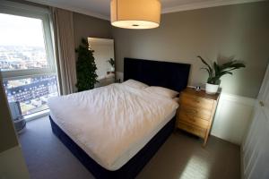 Luxury Surrey Quays Apartment