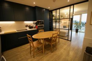 Luxury Surrey Quays Apartment