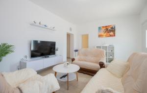 3 Bedroom Gorgeous Home In Sumet 