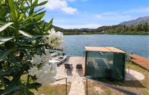 1 Bedroom Amazing Apartment In Ploce