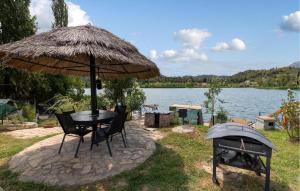 1 Bedroom Amazing Apartment In Ploce