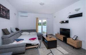 1 Bedroom Amazing Apartment In Ploce 