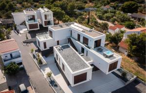 Cozy Apartment In Betina With Wifi