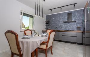 2 Bedroom Lovely Apartment In Rukavac 