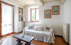 2 Bedroom Stunning Home In Camaiore