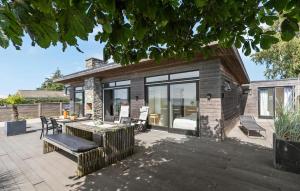 Stunning Home In Rønde With Wifi