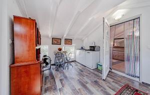 Gorgeous Home In Ston 