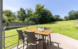 2 Bedroom Cozy Apartment In Gudhjem