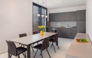 Lovely Apartment In Betina With Wifi 