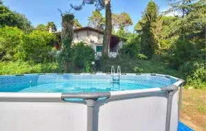 2 Bedroom Cozy Apartment In Camaiore - 马里纳-迪-皮特拉桑塔
