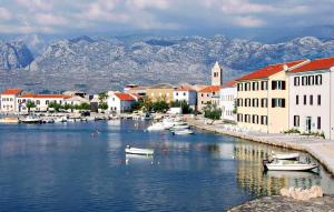 1 Bedroom Lovely Apartment In Vinjerac