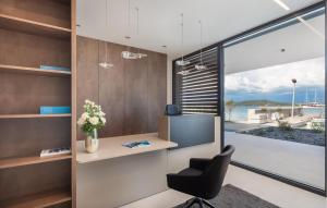 Gorgeous Apartment In Betina With Wifi 