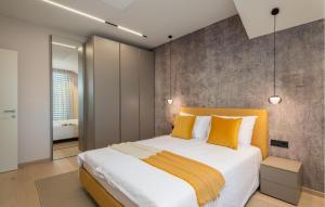 Gorgeous Apartment In Betina With Wifi 