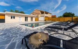 3 Bedroom Stunning Home In Benkovac - Raštević