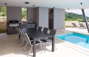 Gorgeous Home In Dubravka 