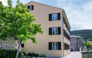 Awesome Apartment In Vinjerac With Wifi